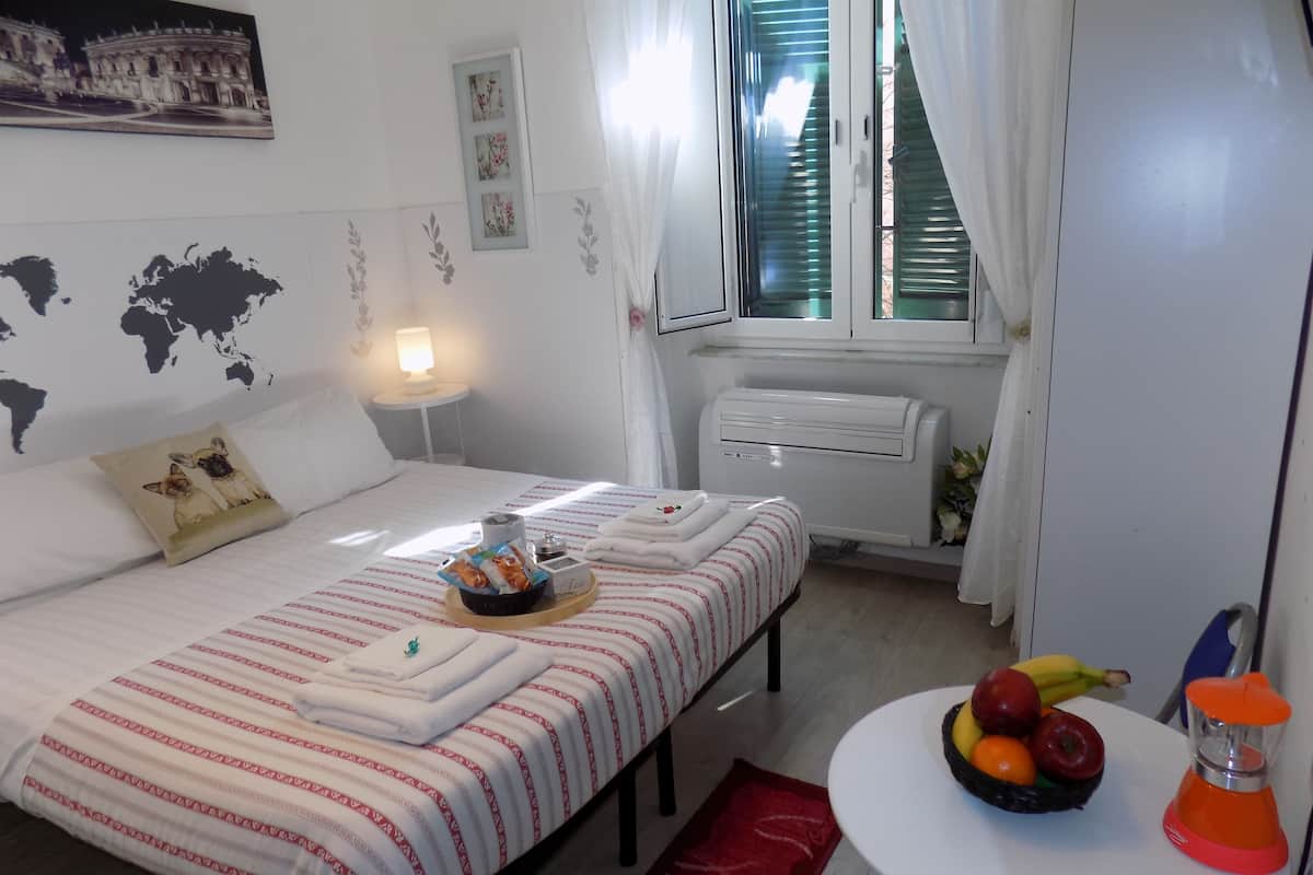 Premium bedding, in-room safe, desk, blackout curtains