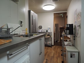 Fridge, microwave - Yokohama Central Hostel (Yokohama)