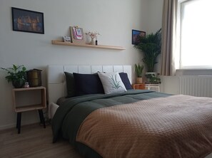 Kahden hengen huone, näköala puutarhaan | Minibaari, pimennysverhot, ilmainen Wi-Fi, vuodevaatteet