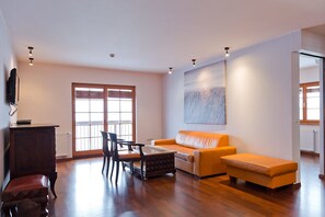 Firemannsrom, 1 kingsize-seng med sovesofa | Sengetøy av topp kvalitet, lydisolert, wi-fi (inkludert) og sengetøy