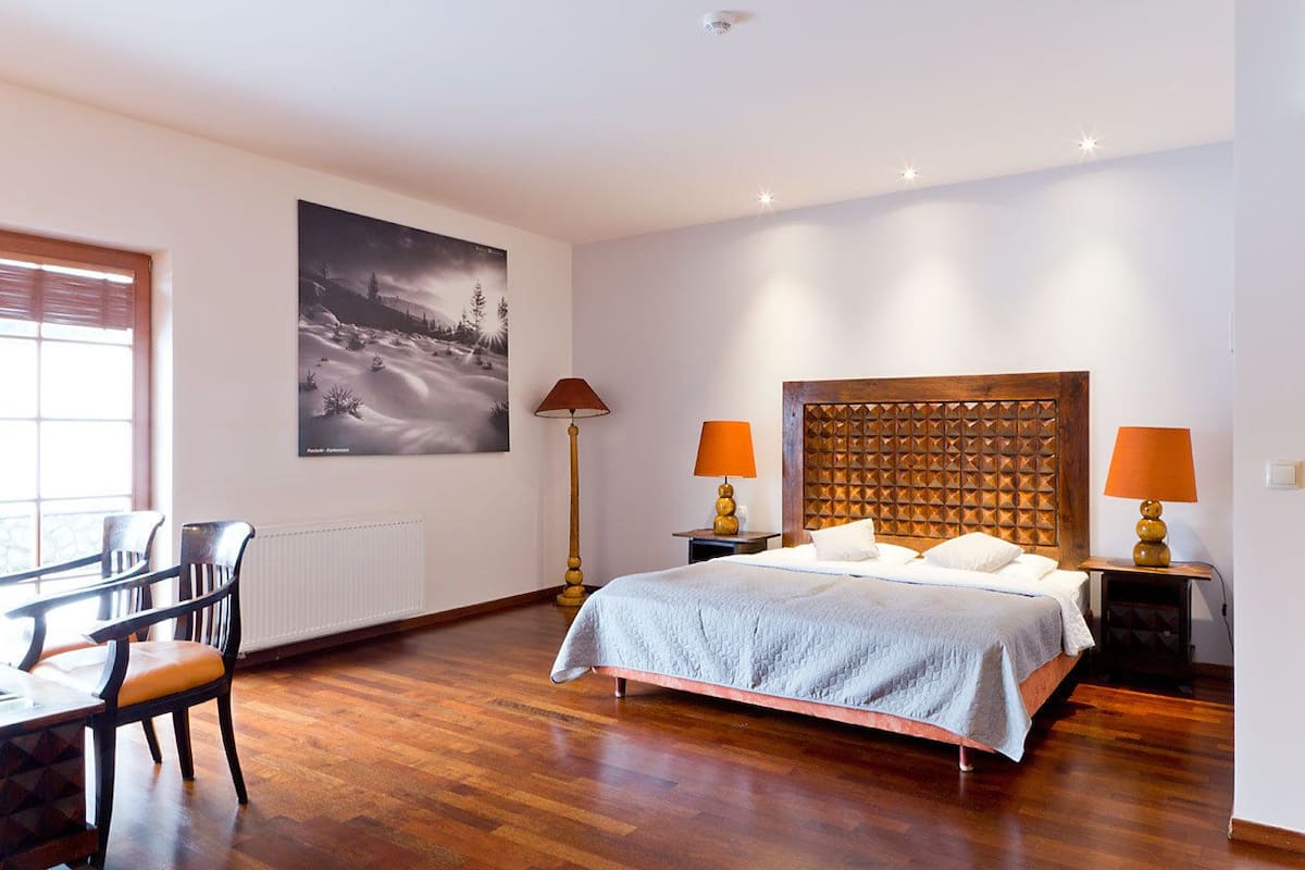 Appartement, 1 kingsize bed met slaapbank ( nr 5 ) | Luxe beddengoed, geluiddichte muren, gratis wifi, beddengoed