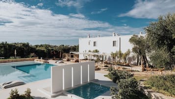 Outdoor pool, pool umbrellas, sun loungers
