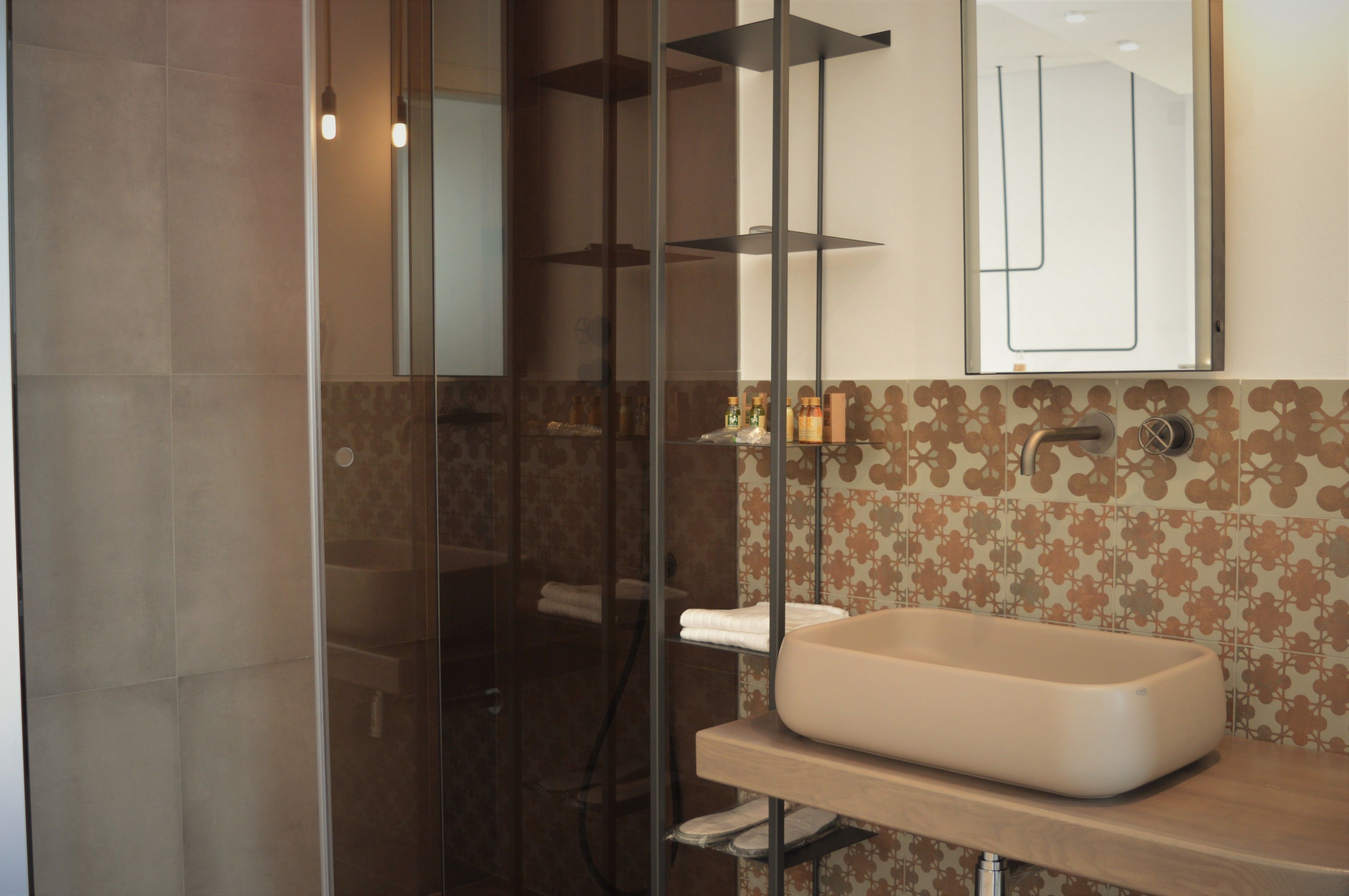 superior double room, 1 bedroom | bathroom | shower, free toiletries, hair dryer, slippers