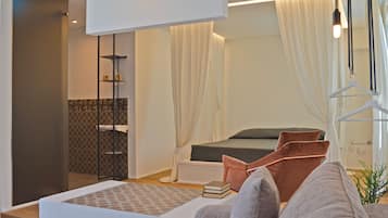 Suite, idromassaggio, vista giardino | Minibar, una cassaforte in camera, con stile personalizzato