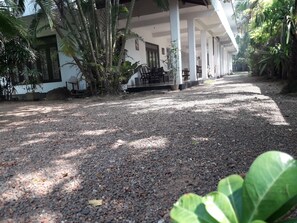 Property grounds - Sea Front Hikkaduwa (Hikkaduwa)