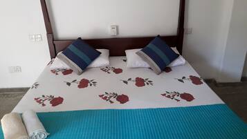 Caixa forta a l'habitació, escriptori i habitacions insonoritzades