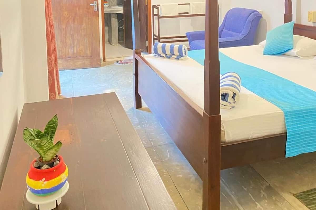 In-room safe, desk, soundproofing, iron/ironing board