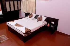 Standard Double or Twin Room, 1 Double Bed, Private Bathroom | Desk, rollaway beds, free WiFi