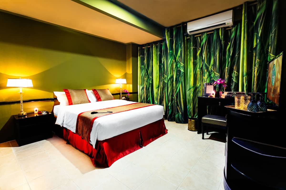 Minibar, in-room safe, desk, free WiFi