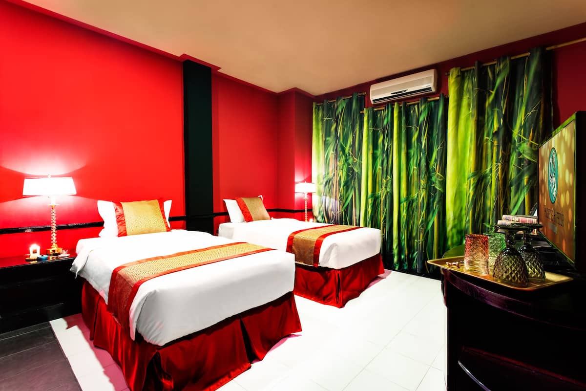 Minibar, in-room safe, desk, free WiFi