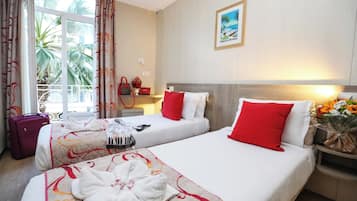 Chambre Double Confort | Zimmersafe, Schreibtisch, kostenloses WLAN, Bettwäsche