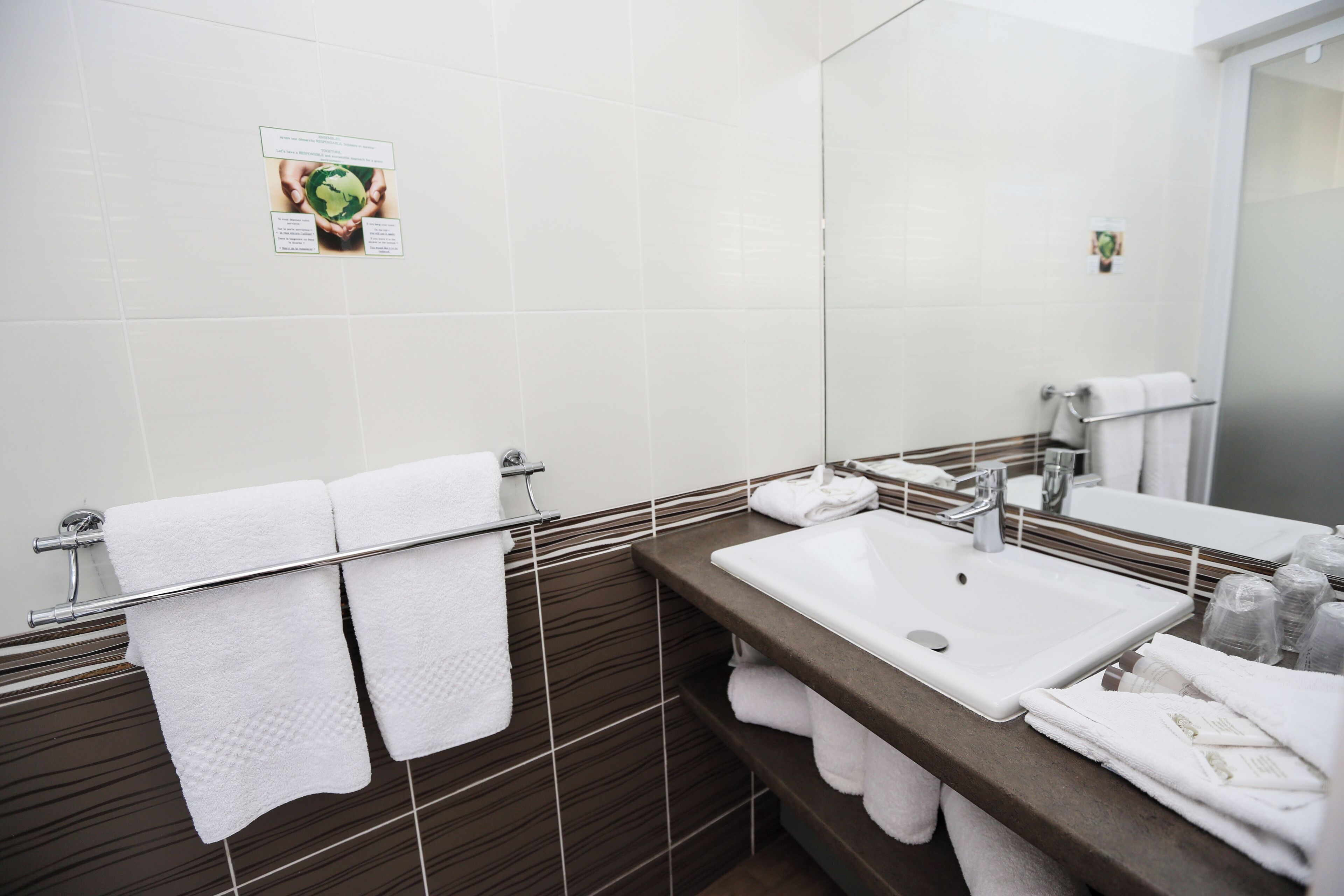 comfort family room | bathroom | free toiletries, hair dryer, towels