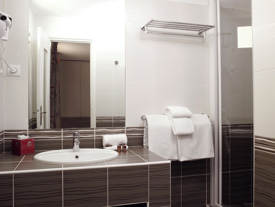 chambre double supérieure | 1 bedroom, in-room safe, desk, free wifi