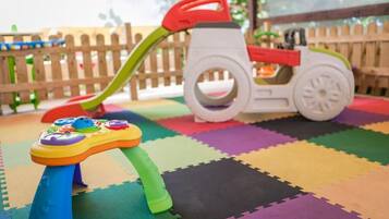 Área de juegos infantiles al aire libre