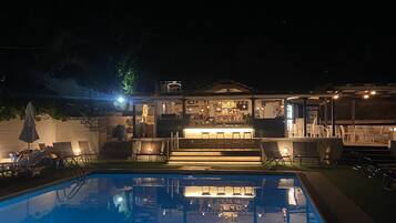 Poolside bar