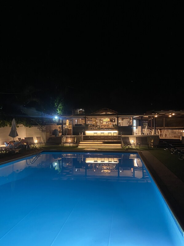 Poolside bar
