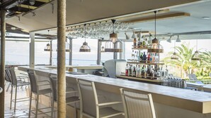Bar ved bassenget