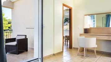 Appartement Supérieur, 2 chambres, vue mer | 1 chambre, coffres-forts dans les chambres, chambres insonorisées