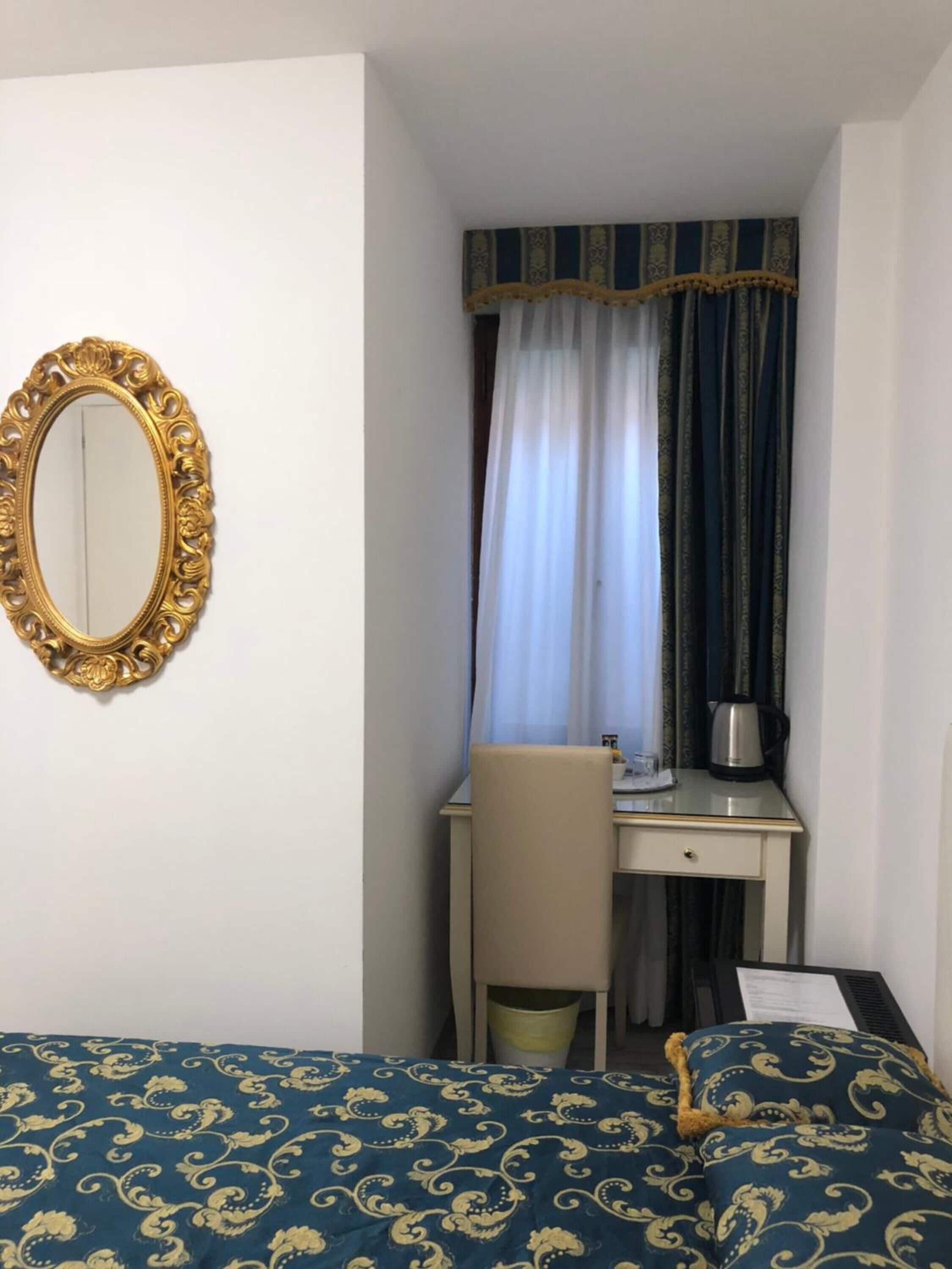 Foto - Al Mascaron Ridente