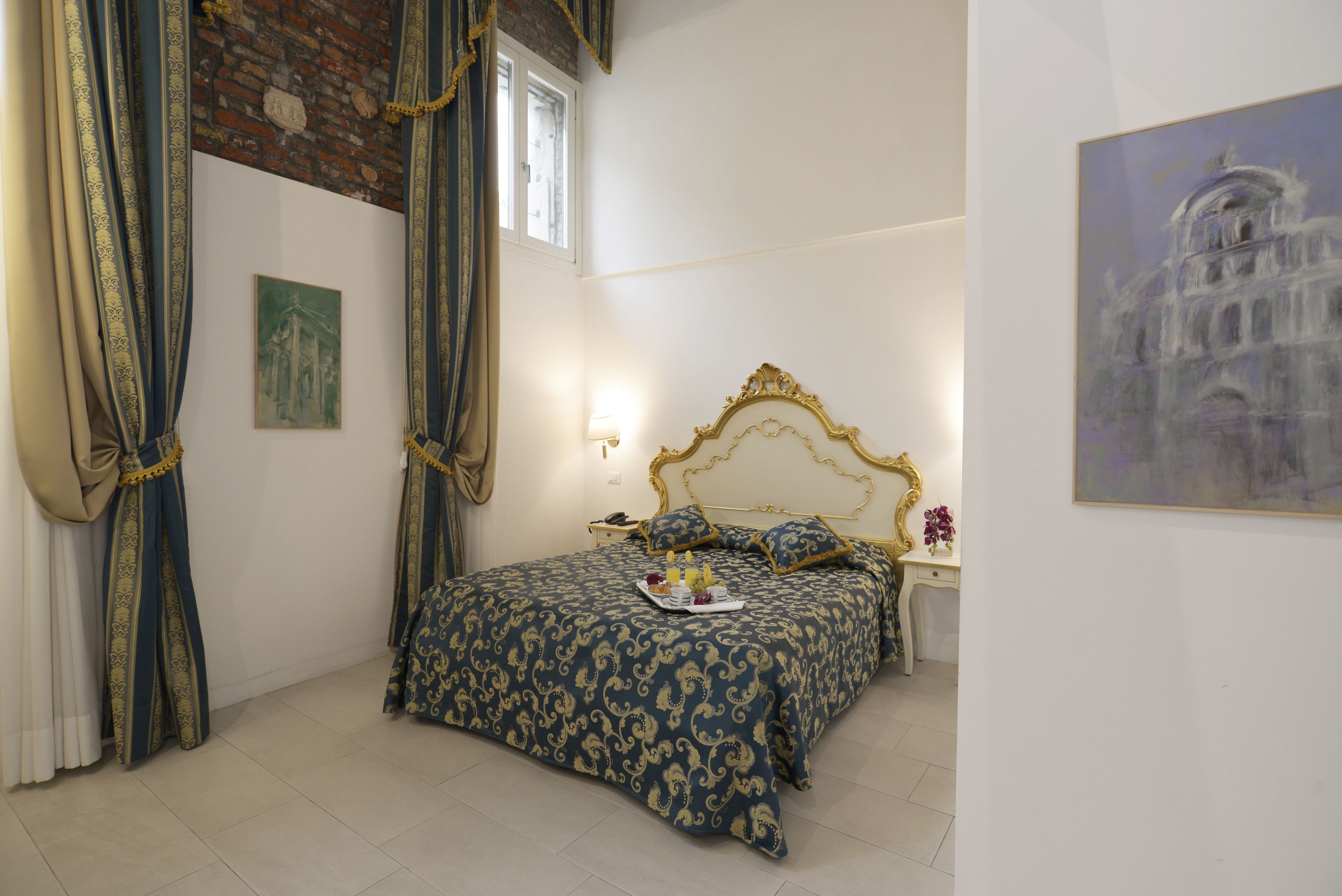 Foto - Al Mascaron Ridente