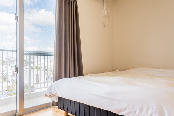 Double Studio | Desk, free WiFi - White Terrace Tsuboya Guesthouse in Okinawa (Naha)
