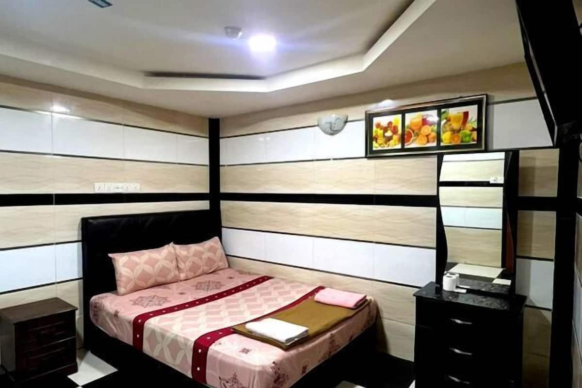 Free cribs/infant beds, free WiFi
