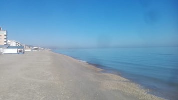 Una spiaggia nelle vicinanze