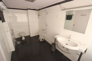 Chambre Standard Double ou avec lits jumeaux, 1 lit double, salle de bains privée | Salle de bain