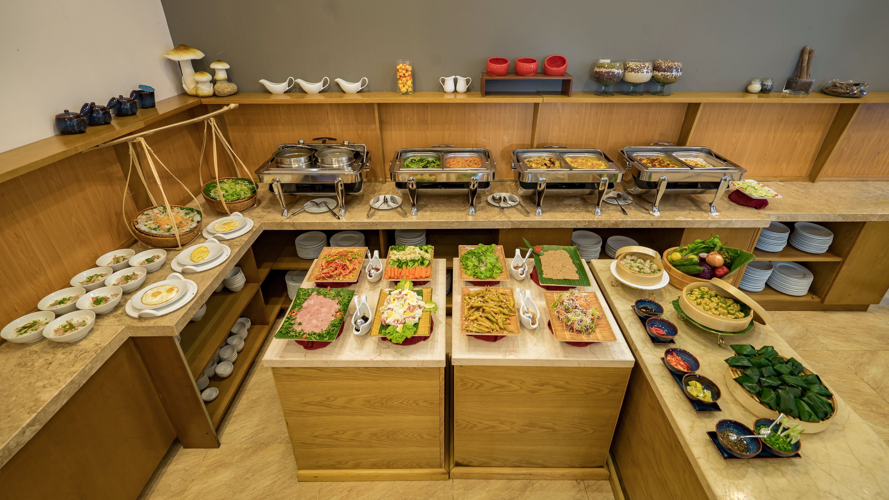 Daily buffet breakfast for a fee