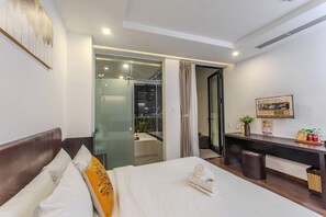 Signature Studio Suite, 1 King Bed, Balcony, Sea View | Premium bedding, down duvets, memory-foam beds, minibar - Richico Apartments And Hotel (Da Nang)