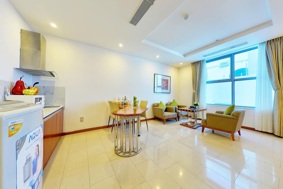 Apartamento superior, 2 habitaciones, cocina, vistas a la ciudad | Plano