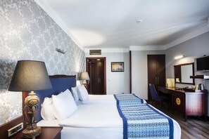 Roba de llit d'alta qualitat, minibar i caixa forta a l'habitació 