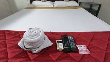 Chambre Double Deluxe, vue ville, en angle | 1 chambre, coffres-forts dans les chambres, décoration personnalisée