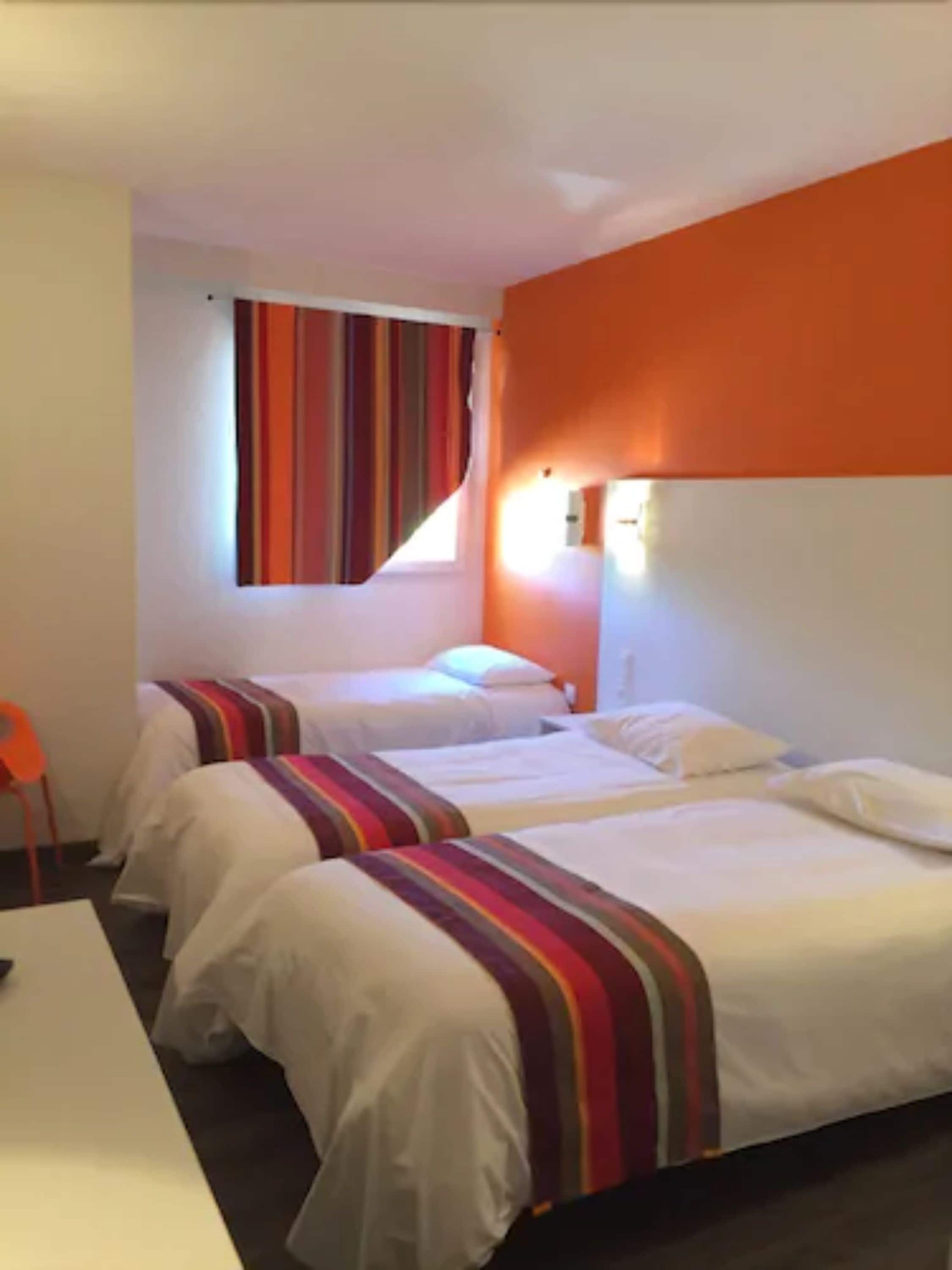 triple room | desk, soundproofing, free cots/infant beds, free wifi