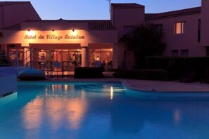 Seasonal outdoor pool