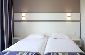 Schreibtisch, schallisolierte Zimmer, kostenlose Babybetten