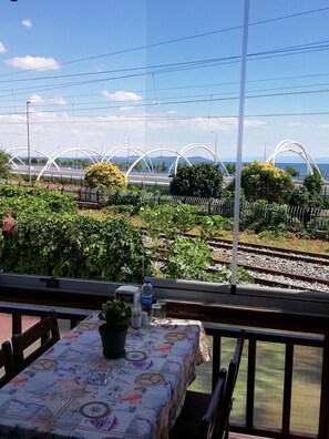 Lunch, dinner served; barbecue, ocean views