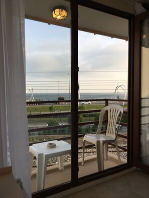 Habitación doble, 1 cama doble, balcón, vistas al mar | Vistas desde la habitación