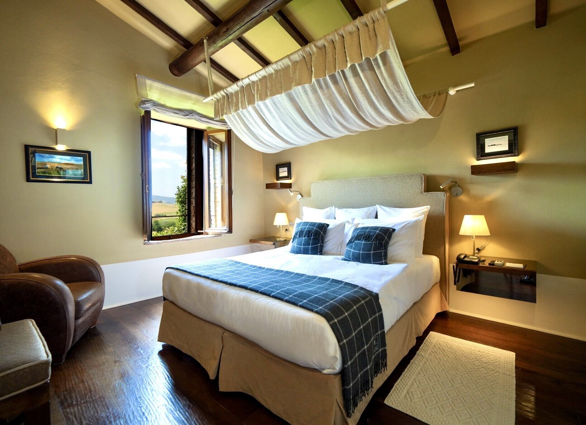 Premium bedding, minibar, in-room safe, desk