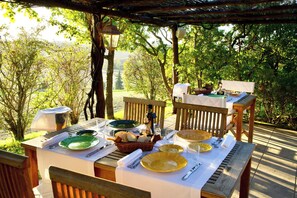 Outdoor dining - L'Olmo (Pienza)