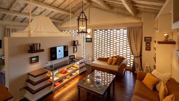 Phòng Suite, 1 phòng ngủ | Khu phòng khách | TV màn hình phẳng