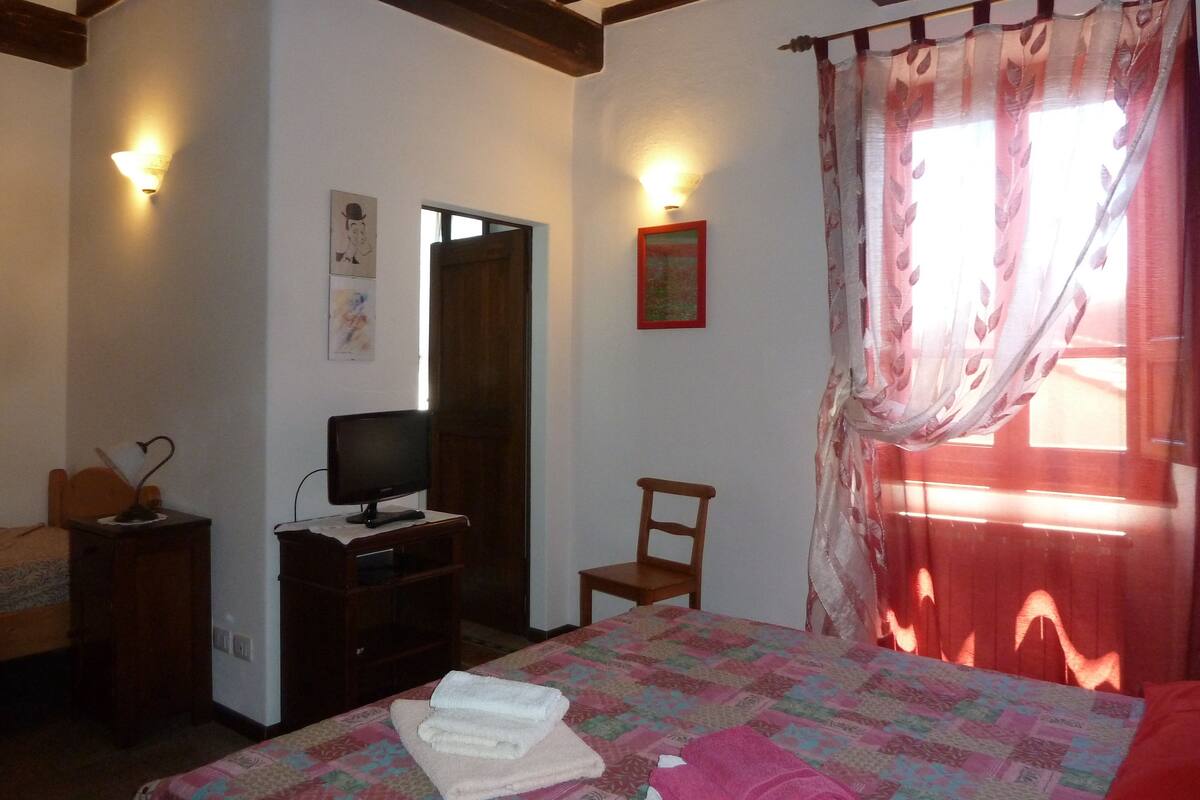 Premium bedding, down duvets, individually furnished, desk