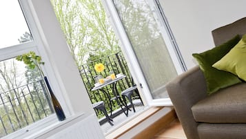 Luxury Apartment, 2 Bedrooms, Balcony | Living area