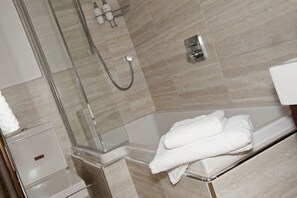 Luxury Apartment, 2 Bedrooms, Mezzanine | Bathroom | Combined shower/bathtub, free toiletries, towels - Valley Park Studios (Harrogate)