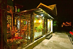 Front of property - evening/night - Pousada do Centro Oeste (Búzios)