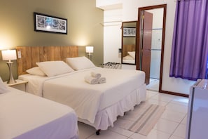 Standard Triple Room | Minibar, in-room safe, free WiFi, bed sheets - Pousada do Centro Oeste (Búzios)