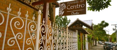 Fachada de la propiedad