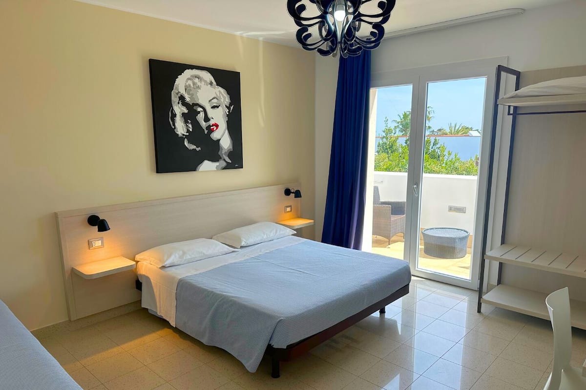 Double Room, 1 King Bed, Private Bathroom, Sea View | Frette Italian sheets, hypo-allergenic bedding, down comforters, minibar