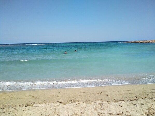 Sun loungers, beach umbrellas - Donnosanto Hotel (Carovigno)