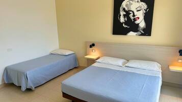 Dreibettzimmer, Mehrere Betten, eigenes Bad, Meerblick | Italienische Bettbezüge von Frette, Allergikerbettwaren